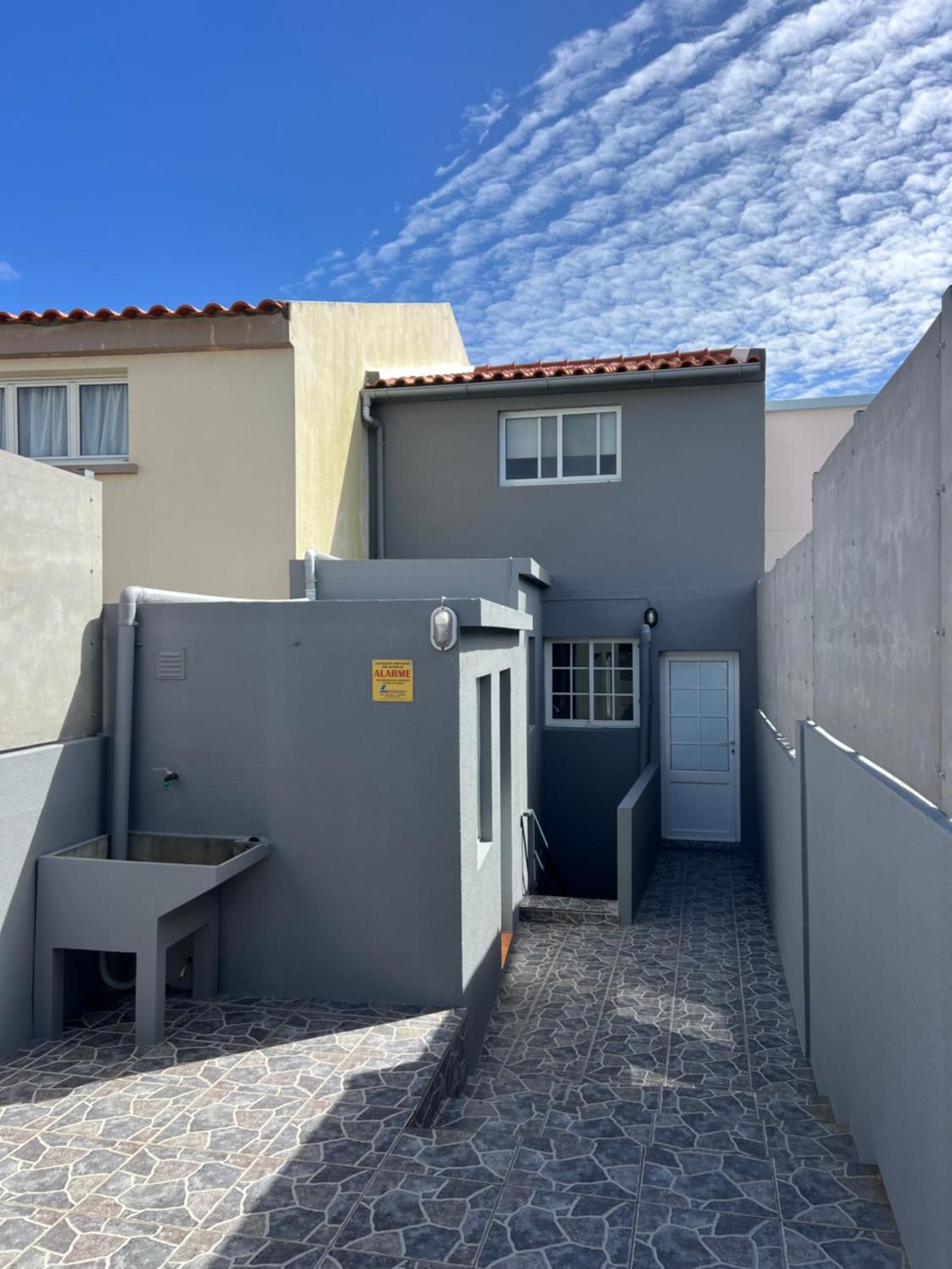 Casa A 2 Minutos A Pe De Piscina Natural Ponta Delgada Esterno foto