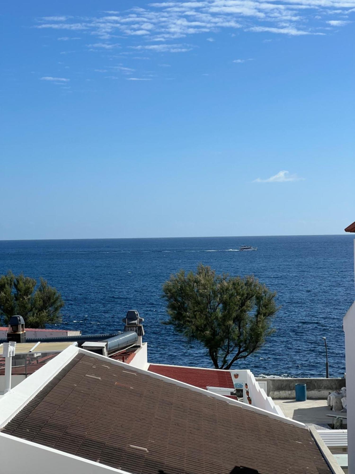 Casa A 2 Minutos A Pe De Piscina Natural Ponta Delgada Esterno foto