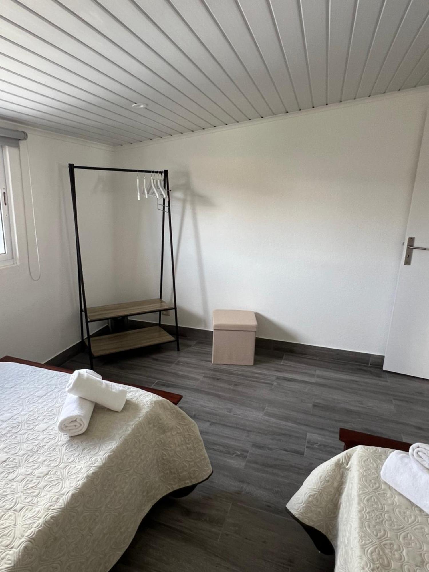 Casa A 2 Minutos A Pe De Piscina Natural Ponta Delgada Esterno foto